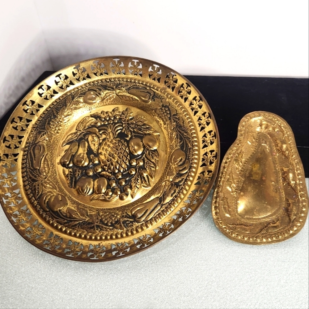 Lot 2 antiqued brass vintage wall plates round fruit embossed small‎ handmade